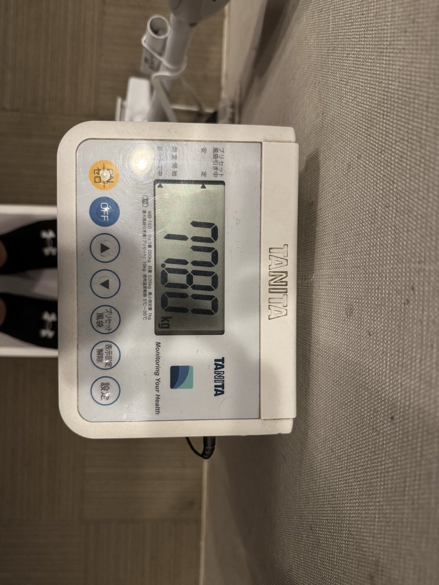 DSMINAM's tweet image. お疲れ様です！

今日から11月のちょっとしたイベントの為にダイエットをします！🔥
目標は70kg！！！🏋️

記念すべき1日目はともあきことスキンフェード君と筋トレです！
久々の筋トレでしたがスキンフェードの助けもあり頑張れました！
これから頑張ります！

#毎日投稿