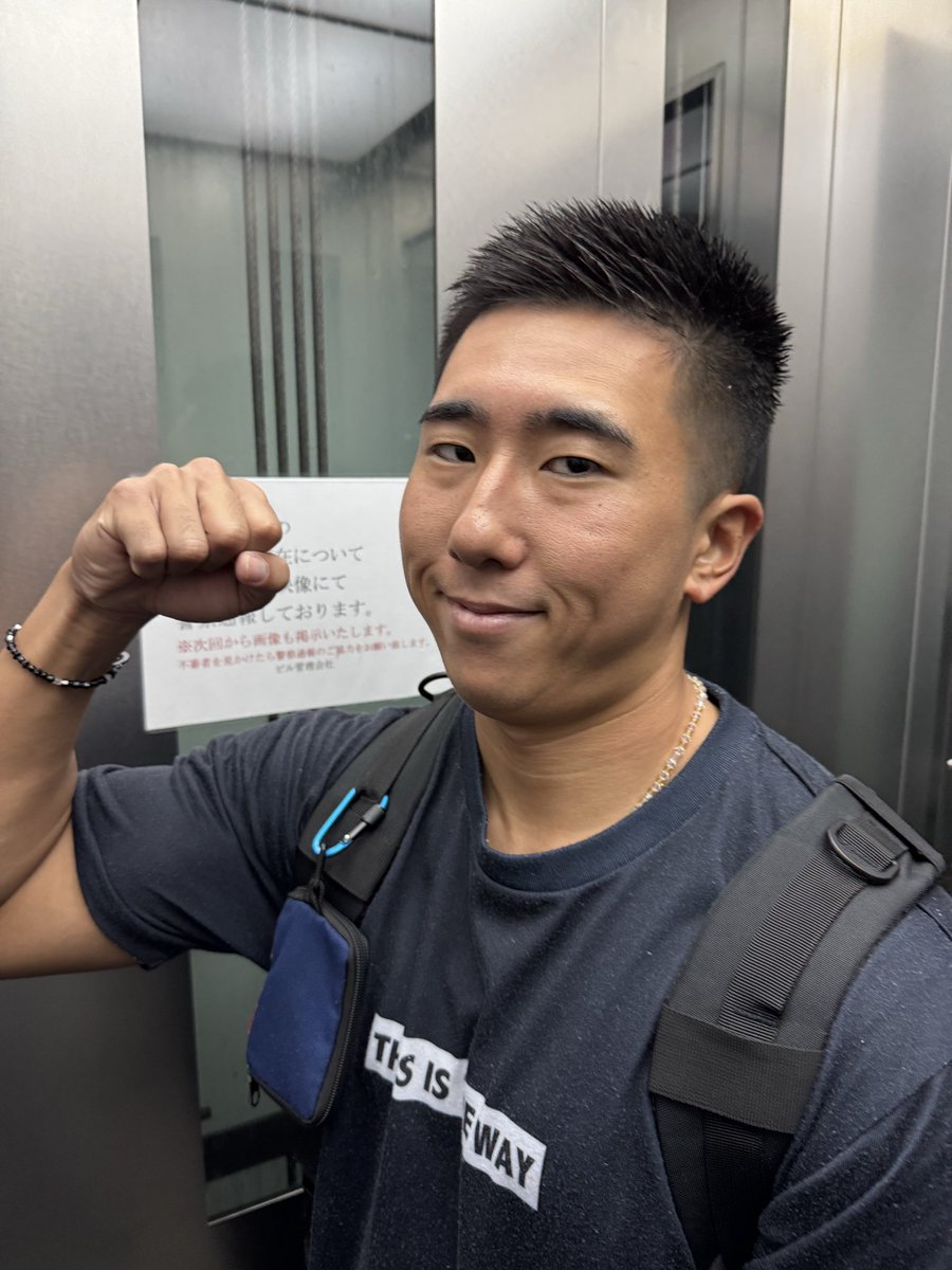 DSMINAM's tweet image. お疲れ様です！

今日から11月のちょっとしたイベントの為にダイエットをします！🔥
目標は70kg！！！🏋️

記念すべき1日目はともあきことスキンフェード君と筋トレです！
久々の筋トレでしたがスキンフェードの助けもあり頑張れました！
これから頑張ります！

#毎日投稿