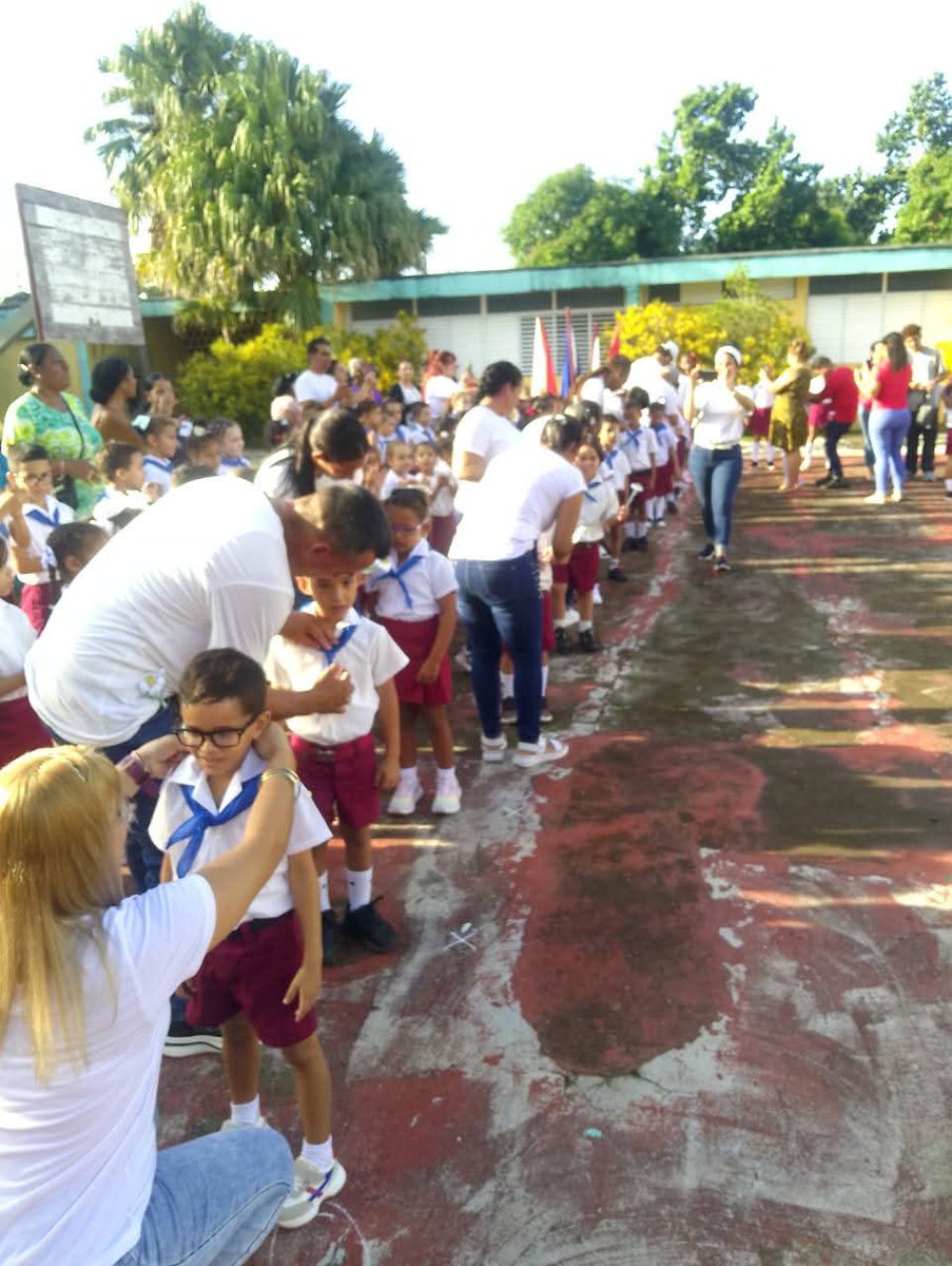 Se inician hoy en #LaLisa los nuevos miembros de la #OPJMLisa niños y niñas que hoy inician su trayecto por la más noble y bonita de las organizaciones cubanas. 
<a href="/LaLisaUJC/">UJC La Lisa</a> <a href="/MeyvisEstevezE/">Meyvis Estevez Echevarría</a> <a href="/rpalmero1/">Raúl Palmero  🇨🇺</a> <a href="/UJCdeCuba/">UJC de Cuba</a> 
#SiempreJoven