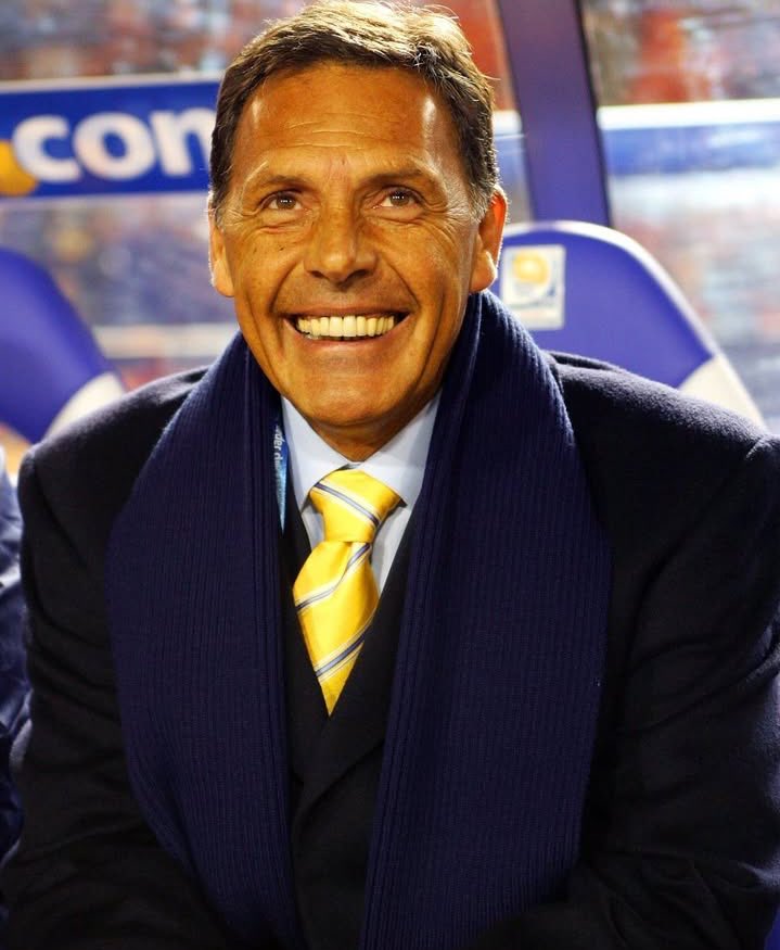 AntooAlfaro's tweet photo. Imposible no llorarte, Russo querido. Quedás en la historia del fútbol, no solo por tu carrera como DT, sino por la clase de persona que fuiste. Gracias por elegirnos hasta el final de tus días. ¡Hasta siempre, te amamos! ❤️ https://t.co/zlrRUOEDo3
