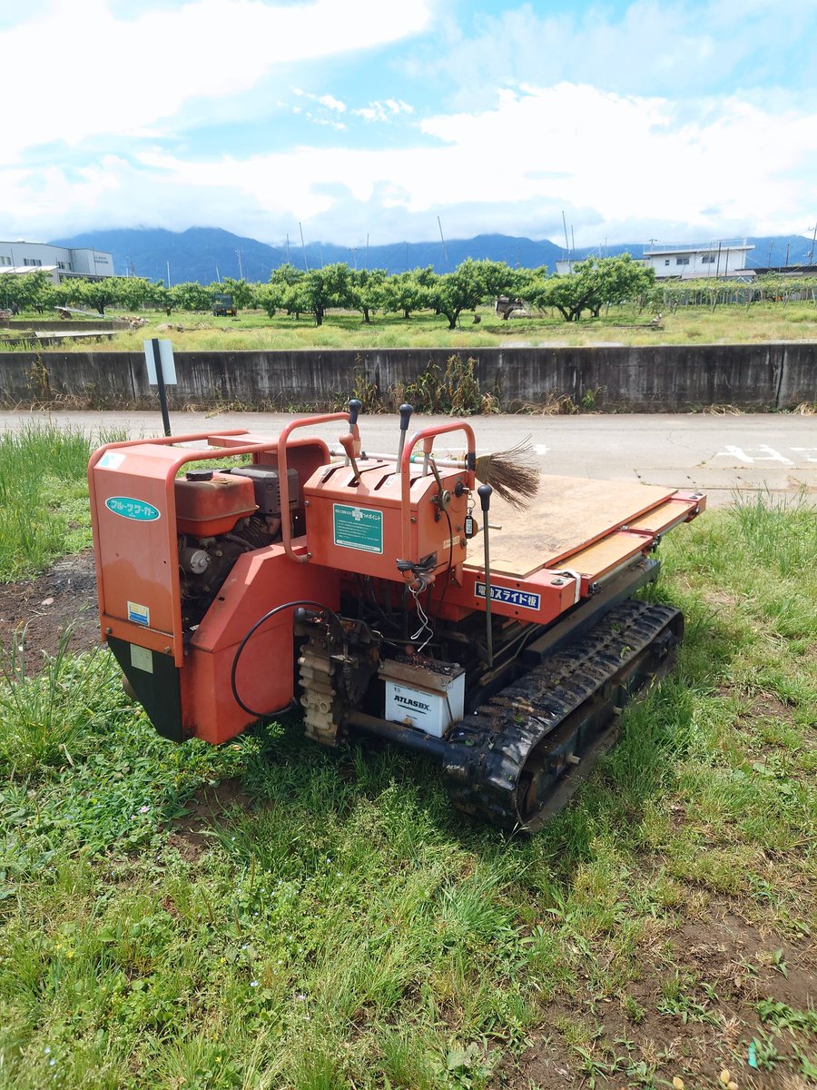 forester5531stb's tweet image. 30年使ってきたリフトとお別れしました😭父が13年、私が17年使用。時には父が黒猫のクロちゃん🐈‍⬛と一緒に乗って仕事していたり。長い間本当にありがとう🤗 #高所作業車 #リフト #笛吹市一宮町