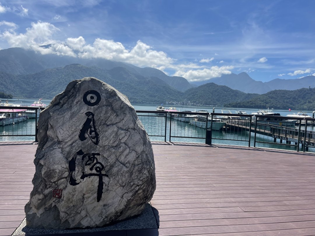 It’s been a long time. Surrounded by the lake and mountains, this moment of tranquility makes one forget the passage of time.