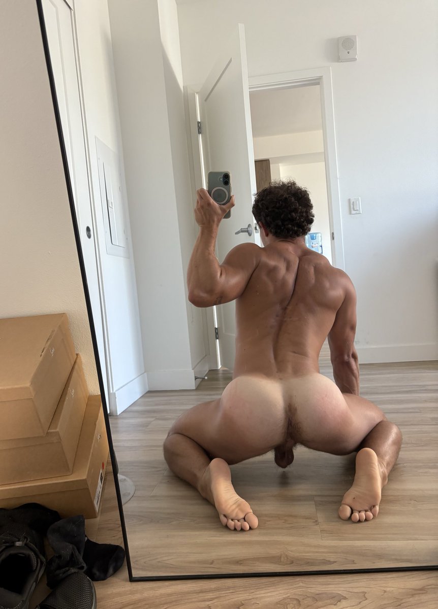 AndyStoneXXX1's tweet photo. Happy Hole day https://t.co/cDPyemXeiw