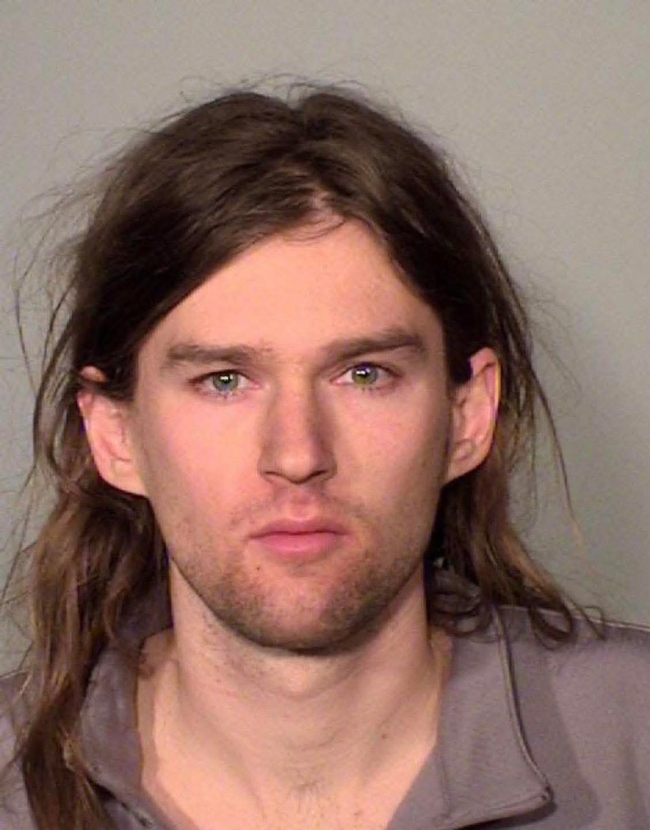 This is a well known member of the Antifa t*rrorist organization.
He’s also the son of Democrat Senator Tim Kaine. Are you surprised?! 🙄👇👇