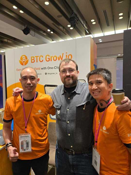 btcgrow_io's tweet photo. Great to meet @IOHK_Charles at @T4ISummit and loved hearing his passionate keynote.

We also had the chance to share with him the first Bitcoin DeFi built on Cardano smart contracts.

Exciting to see Bitcoin and Cardano DeFi coming together! https://t.co/HFUjUPasAV