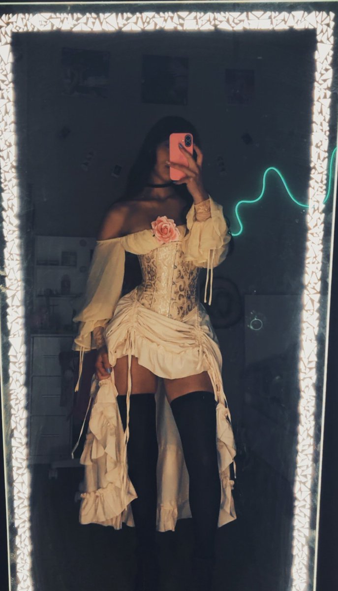 KittyCommitteeX's tweet image. I cracked the code. 

All men really want is a slightly provocative, renaissance/medieval/piratey style.  

That’s why they want us in those sundresses and milkmaid dresses. It’s a slightly slutty dig at a somewhat innocent outfit.