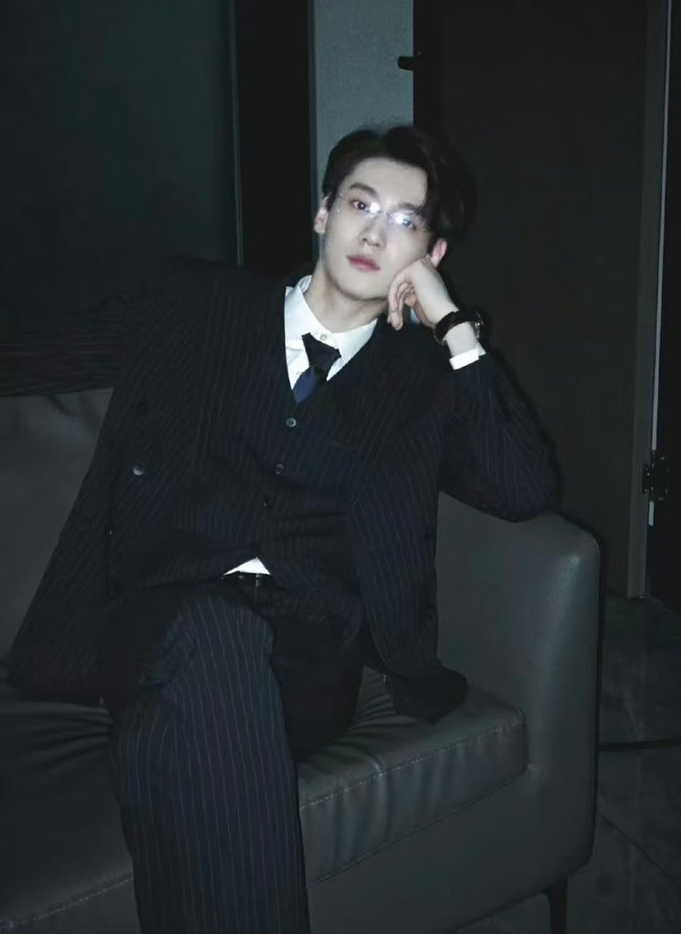 tian's vinyl (@wxj4rim) on Twitter photo 