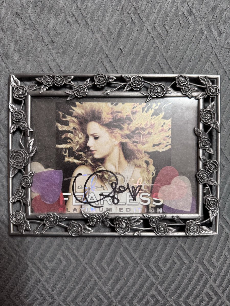 mczoethetoaster's tweet photo. 12 year old me walked so 27 year old me could run 

Forever thankful that my mom got the first one for me at the Fearless tour 🫶🏼

@taylorswift13 @taylornation13 https://t.co/ZfbAqpswXa