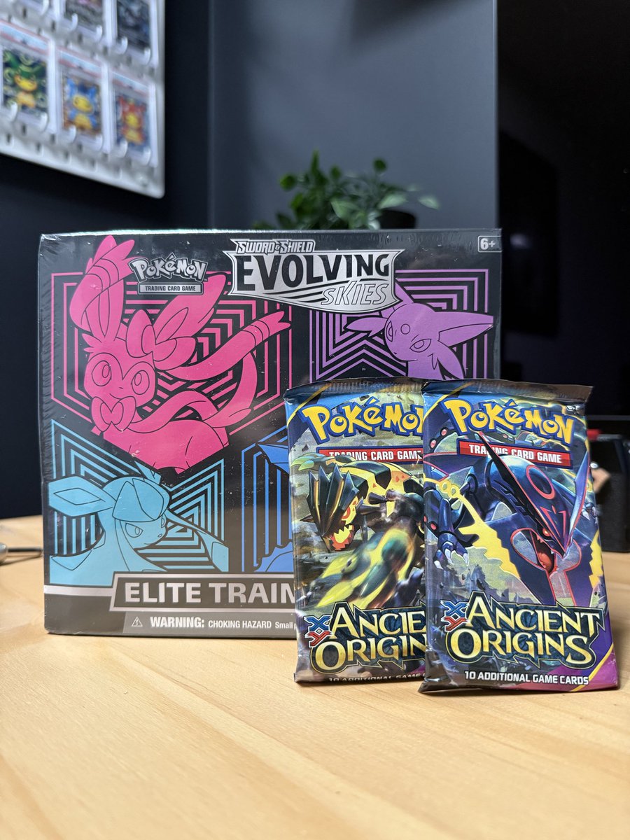 StevenxTCG's tweet image. 🧇 ⚡️Evo Skies / Ancient Origins⚡️🧇

1x Evolving Skies ETB (etb has a corner dent, photo in the comments so please look. free of tears and front looks good otherwise)

2x Ancient Origins Booster Packs

WINNER TAKES ALL

$10 a spot // 60 spots 
No limit on spots, no limit on…