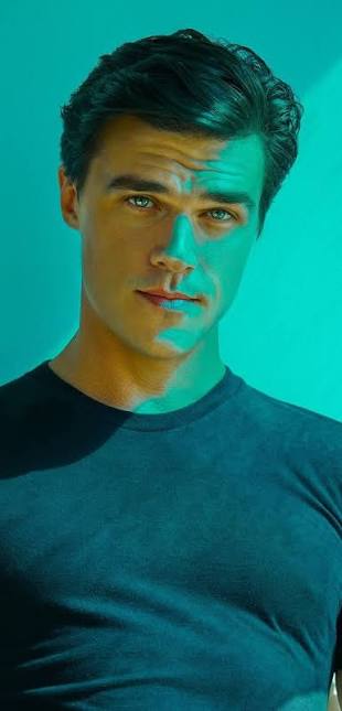 pamelapierola's tweet image. A él lo conocí en #AHS  💚

#FinnWittrock
#Ratched