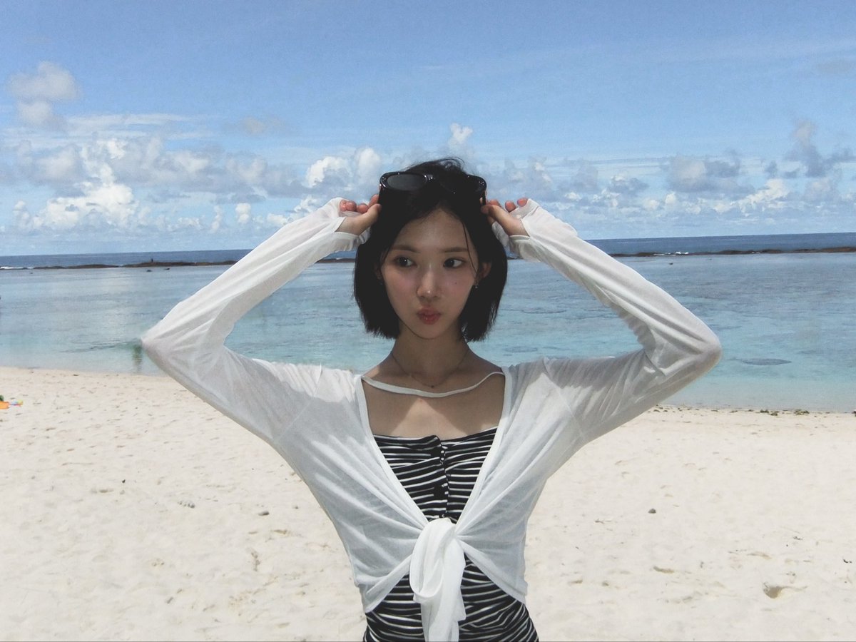 Seriously, is there anything better than a Guam getaway? I'm totally flipping between these two moods! First up, the 𝗕.𝗘.𝗔.𝗖.𝗛. 🏖️ That pristine white sand? The turquoise water? Ugh, it’s pure heaven! You can practically feel the warm breeze just looking at it, right? 🌬️