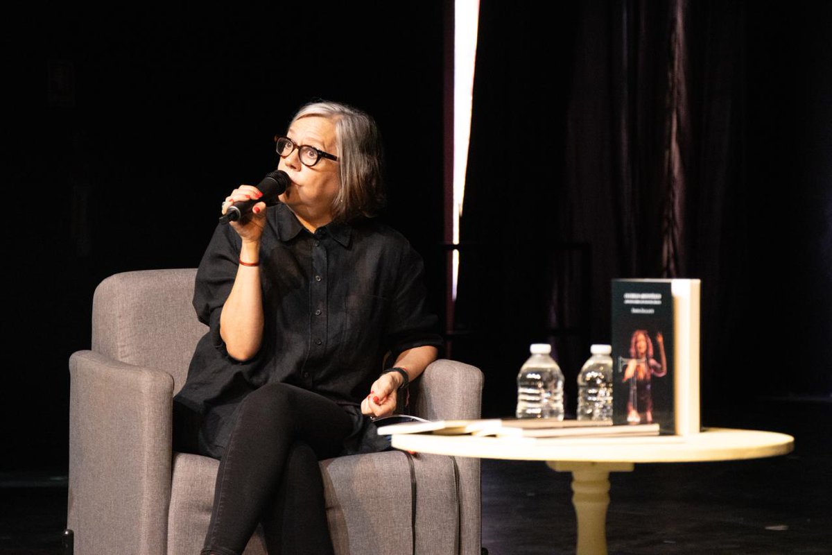 #Entérate Reflexiones y diálogos en el Coloquio Internacional “Pensar la escena 2025” de la <a href="/UNAYucatan/">Universidad de las Artes de Yucatán</a> wp.me/p6Zyu6-1CJV

Inaugura el encuentro la dramaturga, guionista, directora y docente Ximena Escalante, con la presentación del libro “Cuchillo aristotélico.