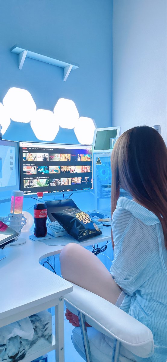 ww_otsuko's tweet image. 机周りシンプルだから飾る色々を買ったよ🖥️🤍🩵
開封楽しみ！

モニターはpixioさんの水色モニター💎❄️🪽

#desktopsetup #pixio