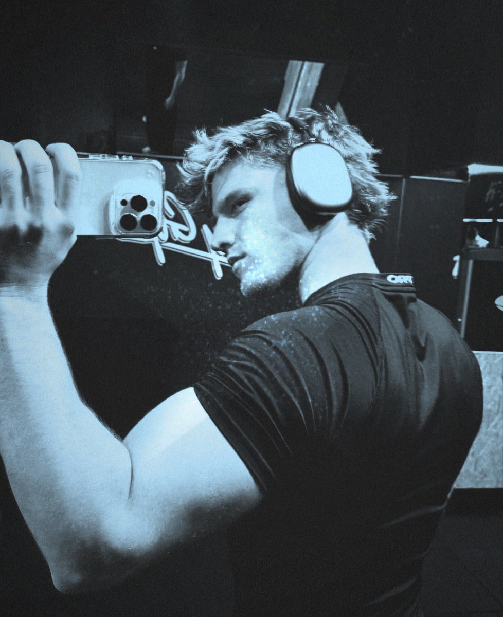 💬★. “ rompamos el hielo ”
    ☆, “ let's break the ice ”
                  #sexrol