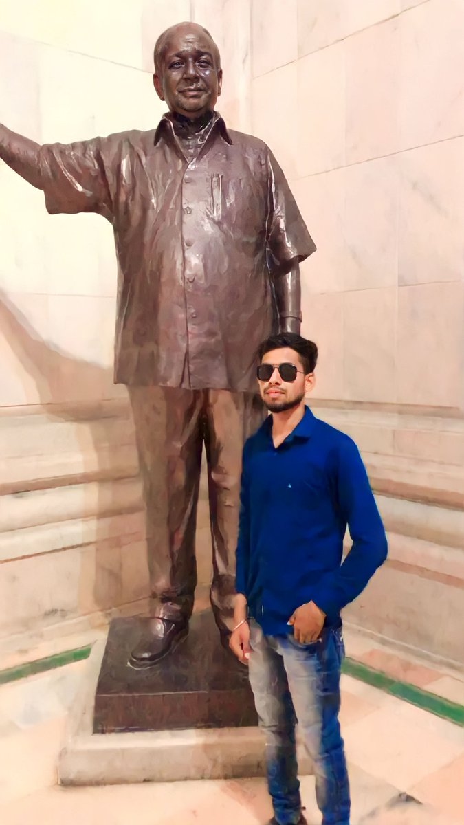 दलित,शोषित-पीड़ित एवं उपेक्षित समाज के लिए जनांदोलन बनकर उनके न्याय, हक,अधिकार का संकल्प साकार करने वाले बहुजन नायक मान्यवर कांशीराम जी के परिनिर्वाण दिवस पर शत-शत नमन ।💐💐आपके पदचिन्ह सदैव हम सभी का मार्गदर्शन करते रहेंगे ।