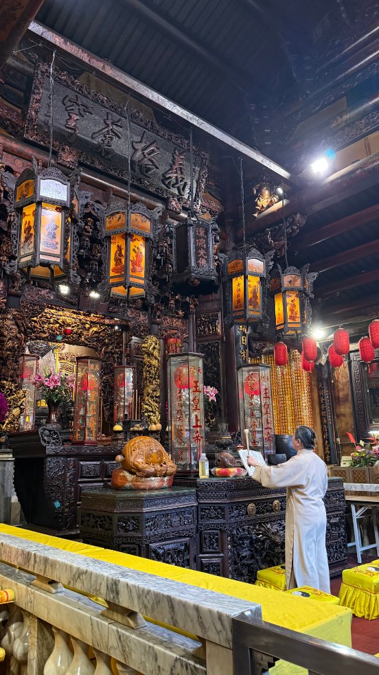 Joncodards's tweet image. 香の香りに包まれながら、願いを込める。🌸