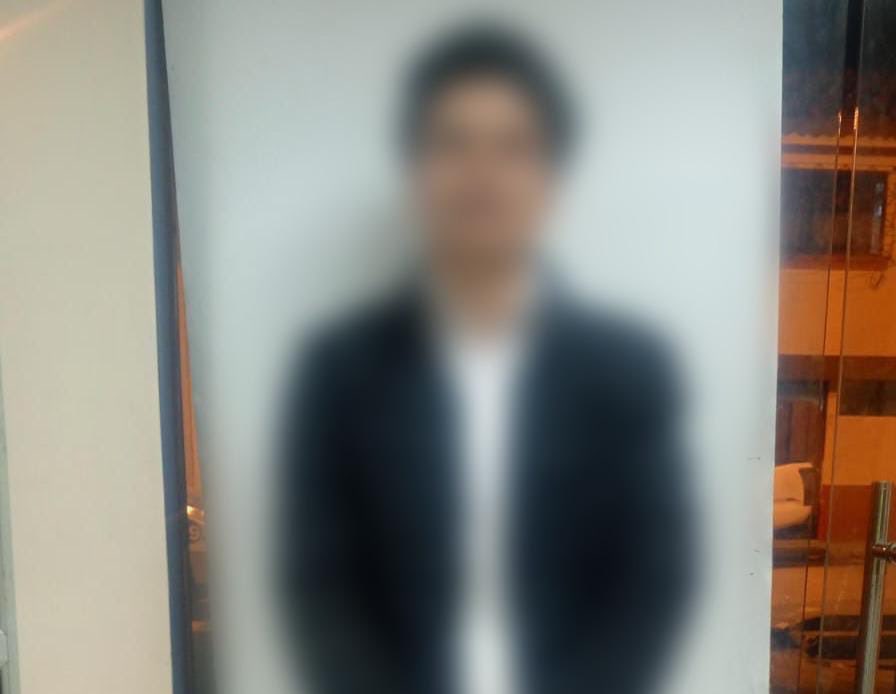 La #Policía informó que en #Chunchi, fue aprehendido el responsable de un robo ocurrido en una #notaría local. 
Bienes sustraídos, entre ellos ocho televisores, tres celulares, un monitor, un taladro y dinero en efectivo. 
El detenido fue puesto a órdenes de las autoridades.