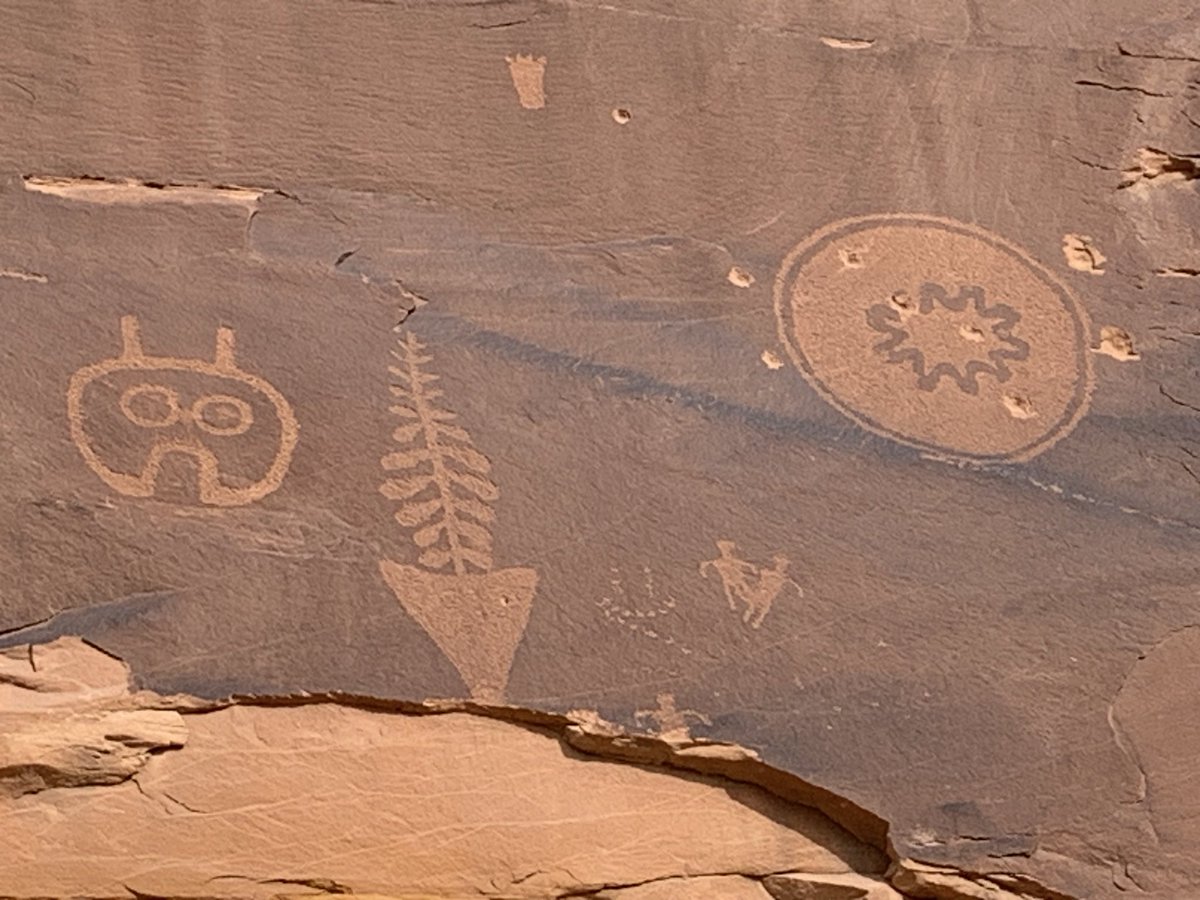 mshelkennington's tweet photo. Every time I look at this photo, something new reveals itself. Zoom in and you’ll be surprised at what you’ll find. What stands out to you?
#petroglyphs #rockart #ancientcivilizations #ancienthuman #mysteryofhistory https://t.co/WFM7JLAEnG