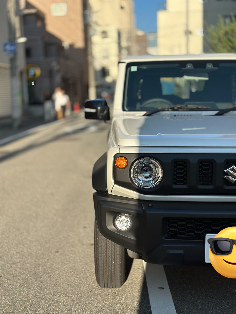 Kyoo523's tweet photo. 10/6ジムニーノマド納車♡
グリル気に入らんからジムニーのやつ流用してマッドフラップも付けてみた！
ホーン交換は面倒やから諦めた。 https://t.co/ylHN2RR15Z