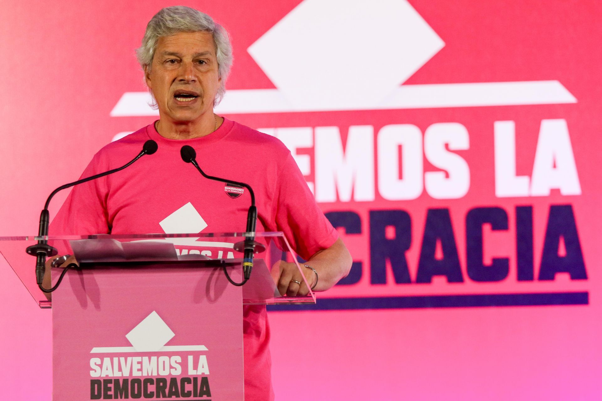 Debate on X: "🗳️ Movimiento "Salvemos la Democracia" busca 130,000 firmas  ✍️ Claudio X. González y Ana Lucía Medina encabezan la organización  ciudadana "Salvemos la Democracia", que busca reunir firmas para presentar