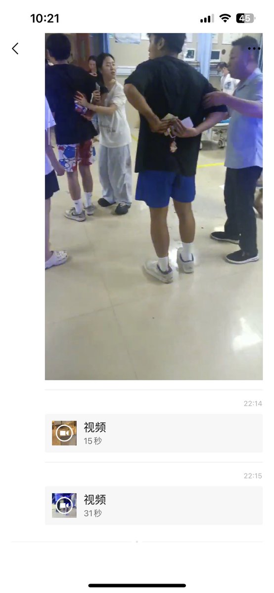 AndresR0012's tweet photo. 不明身份者在莫斯科用步枪狩猎路人🍉

原视频吃🍉👉https://t.co/e6Yb7FuaX0 https://t.co/uQOQicBOeB