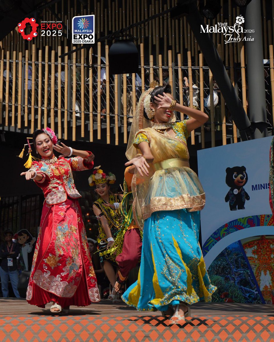 expo2025_my's tweet photo. ✨ Counting down to our #ClosingCeremony, we look back at the #JKKN dance performances at #MalaysiaPavilion.

With elegance, the dancers brought Malaysia’s heritage to life, uniting tradition &amp; innovation on the world stage.

#ThrowbackThursday #Expo2025Osaka #WeavingAFuture https://t.co/jjrxXsE3su