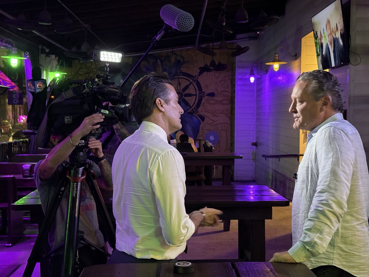 Hockey 🏒 legend <a href="/Jeremy_Roenick/">Jeremy Roenick</a> was in New Orleans Wednesday to promote the sport he loves.
He’s now an investor in the <a href="/monroemoccasins/">Monroe Moccasins</a> and working with local businessman Nicolas Perkin to explore <a href="/NHL/">NHL</a> hockey in NOLA.
Hear from Roenick tonight on <a href="/wdsu/">wdsu</a> and Sunday on “Game On”