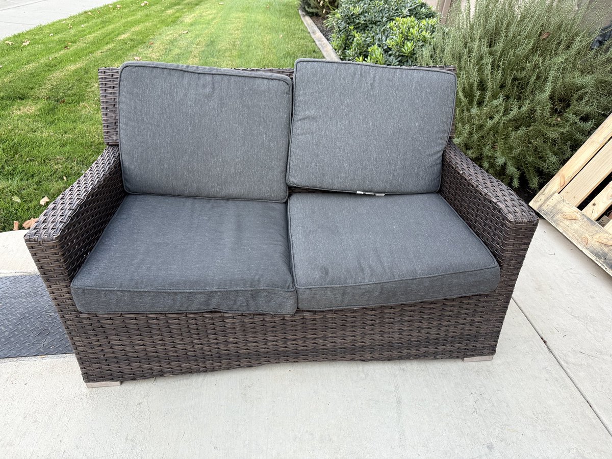 jearl02s's tweet image. Bought it to flip.
Cleaned the patio furniture instead.
Now I get it.

Which will sell first ??? Wager in the comments 

#PressureWashing #ResellerLife #OddlySatisfying