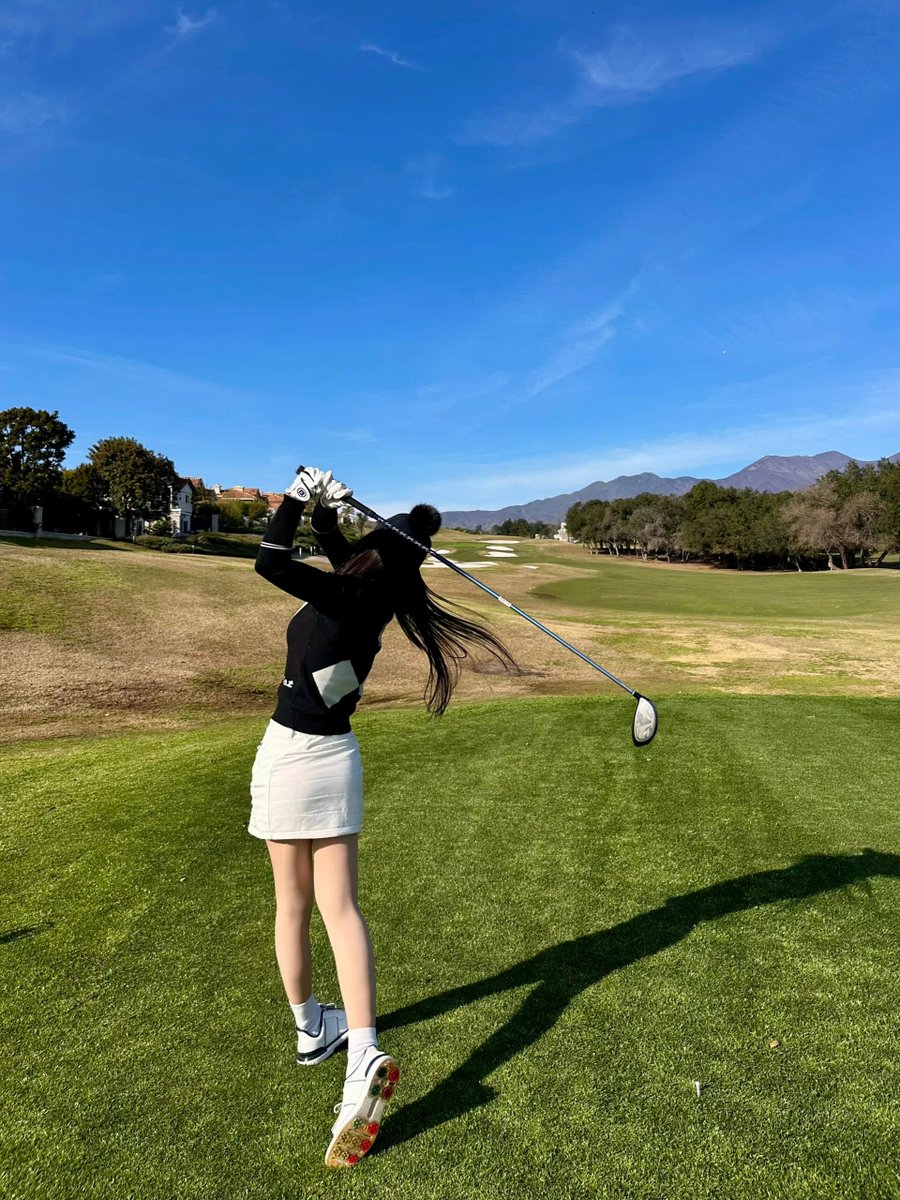 utoboden's tweet photo. Golf reminds me that failure isn’t scary; what matters is the next shot.#LearnFromFailure #KeepGoing https://t.co/ZsLozO69TZ