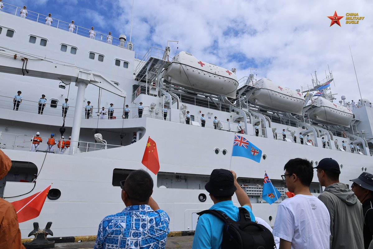 ChinaMilBugle's tweet image. #MissionHarmony2025: Chinese PLA Navy's hospital ship "Silk Road Ark" completed a seven-day friendly visit and humanitarian medical service in #Fiji and set off for #Tonga on October 8, 2025.
#Chinamilitary #PLA #Navy #HospitalShip #SilkRoadArk @ChineseEmb_FJ