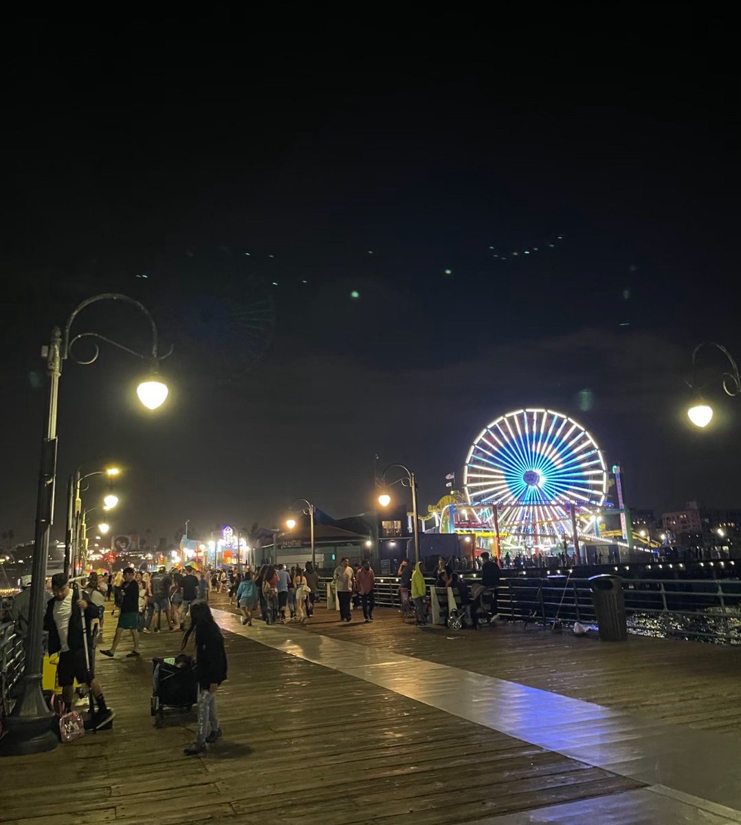 lisha_lisha513's tweet image. The moon is hidden in the clouds, but it still illuminates the world.#MondayMotivation #TuesdayThoughts #WeekendVibes