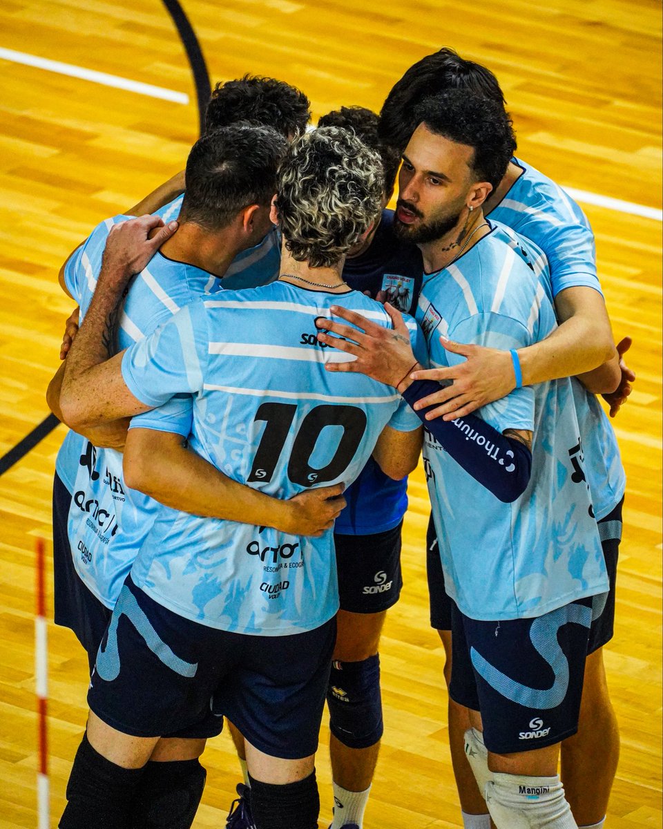 CiudadVoley's tweet image. #DH 🏆💙 ¡CAMPEONES! 💥

Tras vencer a River en la final, nos consagramos campeones de la Copa Alcides Márquez 🔝🔥

Un título más para seguir haciendo historia 🙌🏻
Les dejamos algunas fotos de esta noche 📸✨

#VamosCiudad