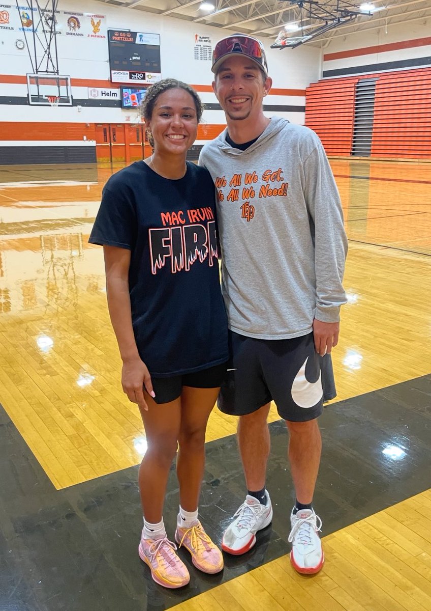 Paityn London ⭐️ (@paityn_23) on Twitter photo Thank you <a href="/UW_WBB/">Washington Women’s Basketball</a> for coming out to our open gym tonight!! <a href="/aleahgoodman/">aleah goodman</a> <a href="/coachadkins/">David Adkins</a> <a href="/MacIrvinGirls/">Mac Irvin Lady Fire S40</a> <a href="/LadyPretzBB/">Freeport Girls Basketball</a> Thank you <a href="/UW_WBB/">Washington Women’s Basketball</a> for coming out to our open gym tonight!! <a href="/aleahgoodman/">aleah goodman</a> <a href="/coachadkins/">David Adkins</a> <a href="/MacIrvinGirls/">Mac Irvin Lady Fire S40</a> <a href="/LadyPretzBB/">Freeport Girls Basketball</a>