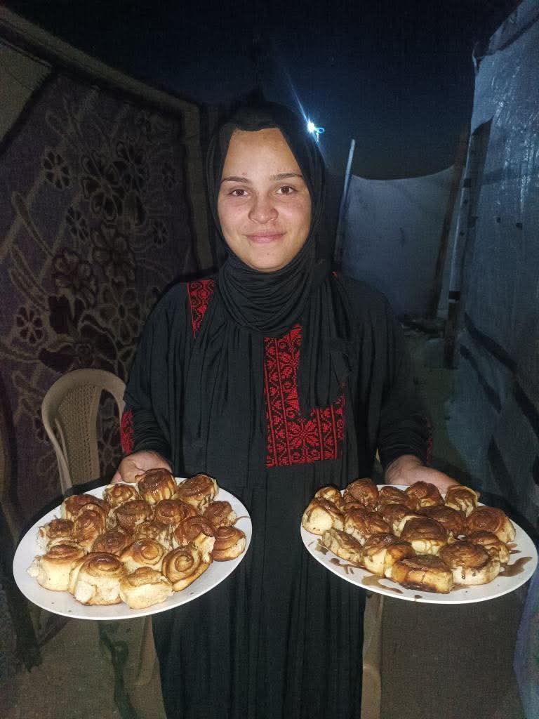 بدأت الإحتفالات في الخيم بتوقف الحرب ❤️