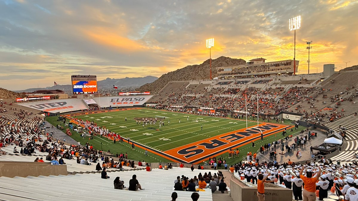 📸 Shot of the Night 📸

Sun Bowl - El Paso, TX

• 5th career <a href="/UTEPFB/">UTEP Football</a> game (2017, 2022-25)

#PicksUp ⛏️