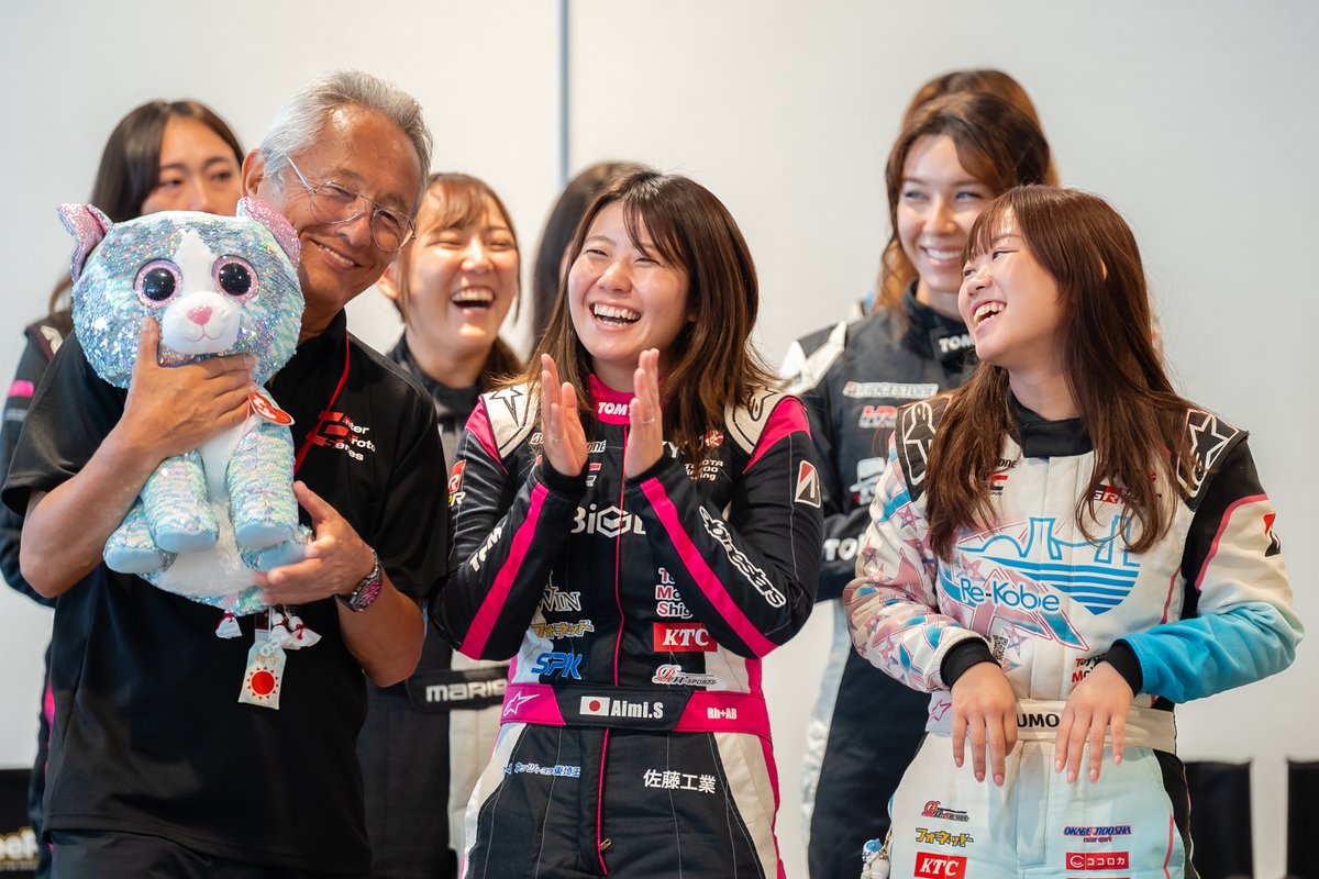 KYOJOCUP_OA's tweet image. ／
目指せフォロワー4,000人‼
プレゼント企画🎁
＼

この #KYOJO アカウントのフォロワー4,000人達成したらプレゼント企画を考え中✨ぜひみなさん拡散・フォローをお願いします🙌

写真は『プレゼント』といえばという感じでチョイスしました🎁実際のプレゼントはぬいぐるみではありません😘笑…