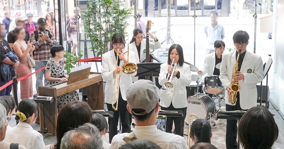 今週末は、関東でジャズが熱い！
「スチューデントジャズステージ in GINZA 2025」開催✨
📅10/11(土)12:30〜・10/12(日)13:00〜
📍ヤマハ銀座店 1F
🎫無料・予約不要
出演：関東高校生バンド、守屋純子（Pf）中村健吾（B）高橋徹（Dr）
#ハママツジャズウィーク #高校生ジャズ #HamamatsuJazzWeek