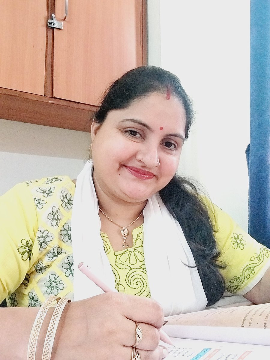 किसी के उतने ही रहिए,जितना कि वह आपका है।
सुप्रभात 🌄 राधे राधे 🙏🏻