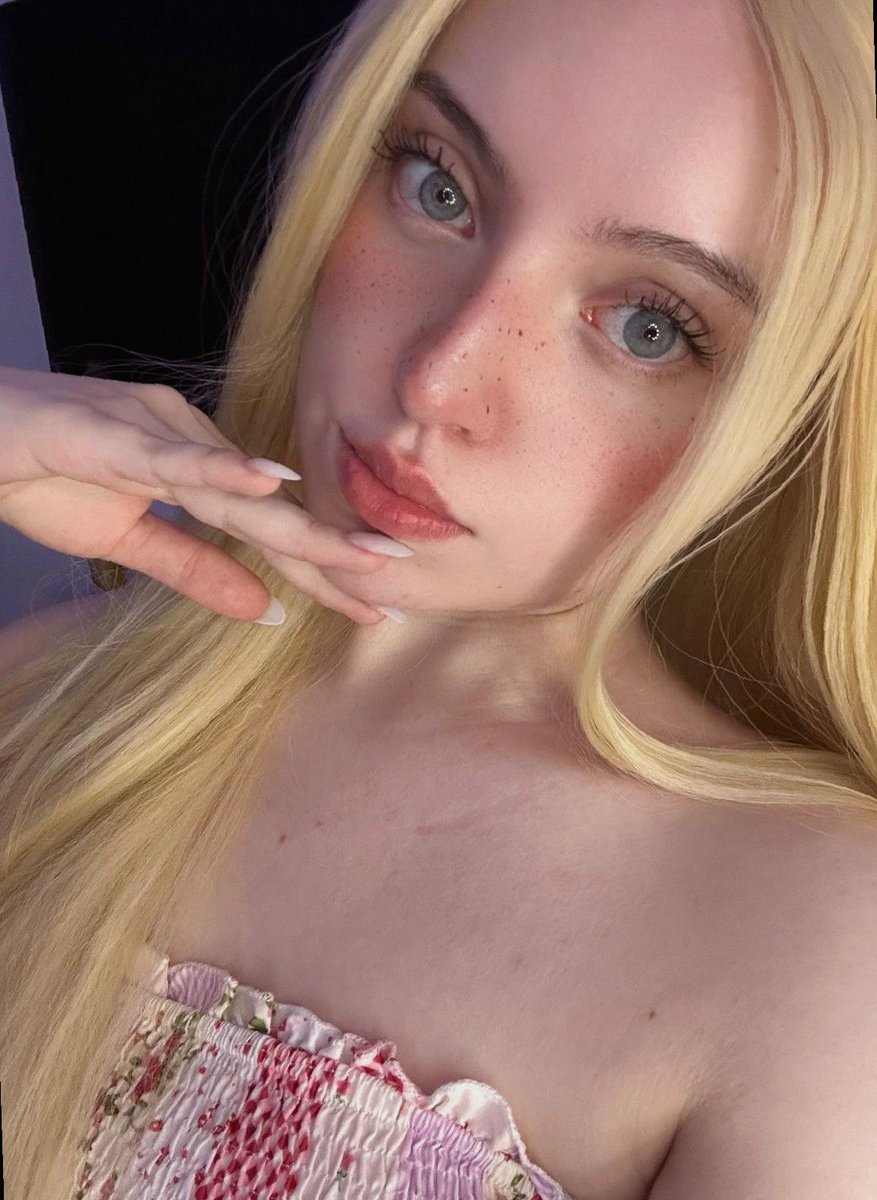 SpzToco's tweet image. permanently single but emotionally available for pizza