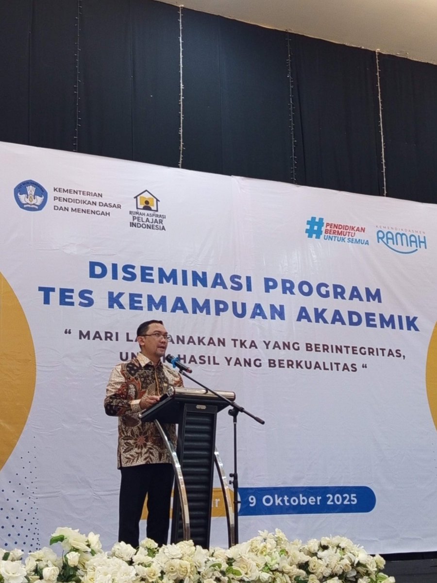 Sekretaris Badan BSKAP Dr Muh Yusro memotivasi siswa Propinsi Sulawesi Selatan siap ikuti Tes Kamampuan Akademik untuk tingkatkan pendidikan bermutu untuk semua