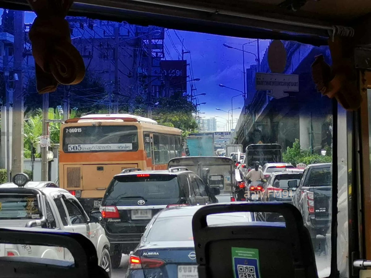 09.51 น. #รถติดมาก ถนนรัตนาธิเบศร์ ขาเข้า ผ่านแยกแคราย - งามวงศ์วาน ต่อเนื่องแยกเกษตร ติดขัดมากท้ายแถวสะสม หน้าเซ็นทรัลนอร์ธวิลล์  #รับปริญญา ม.เกษตรวันสุดท้าย
#FM91 #รายงานจราจร