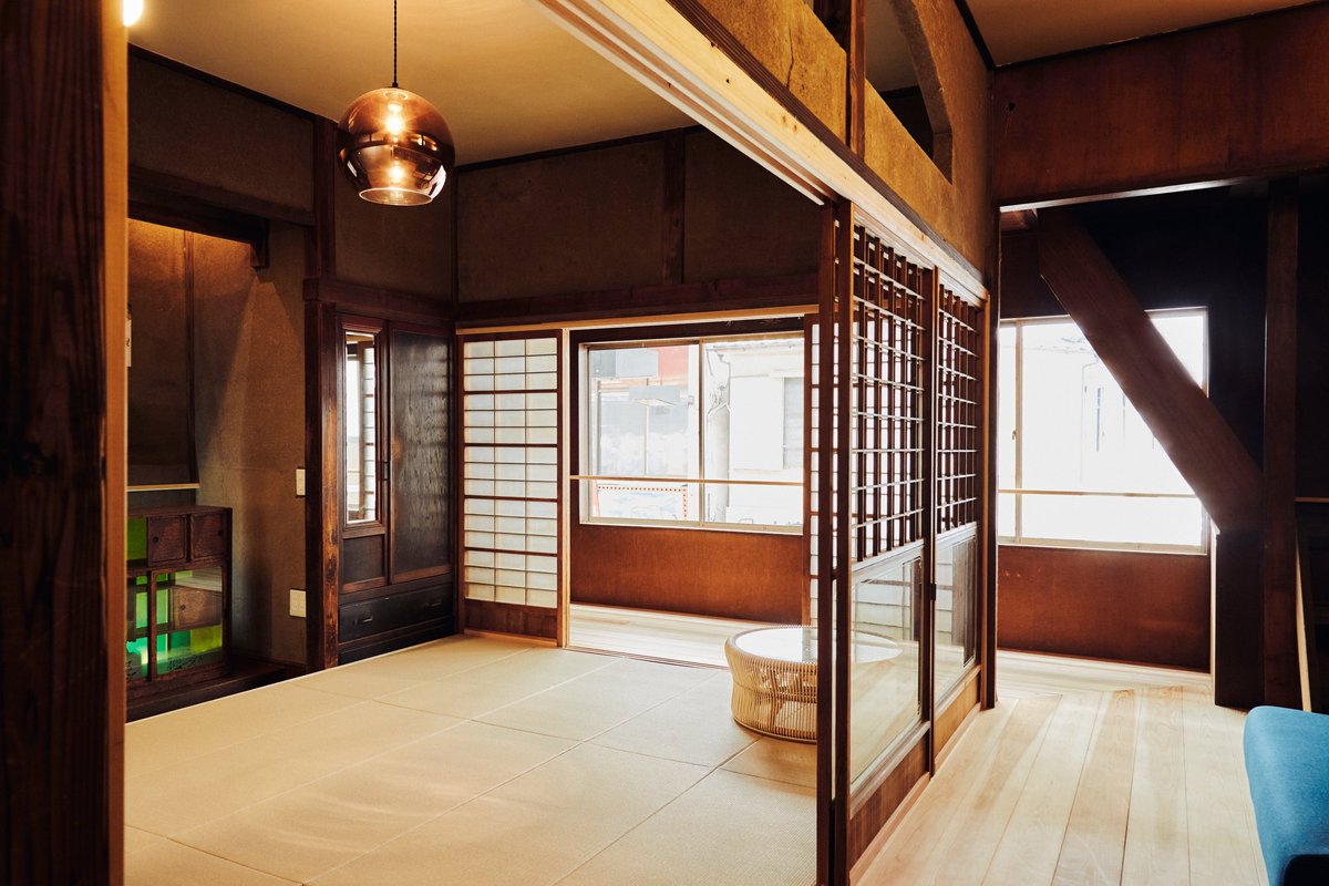 群馬県前橋にある弁天通り商店街
民泊施設「弁天通り宿泊処『べにや』」の撮影を担当しました。
かつて地域の人に愛された大衆食堂「べにや」のあったビルの２階。店主の住まいをリノベーションし、宿泊施設にしています。
instagram.com/beniya.maebashi

Producer（owner） / CD： <a href="/sho_hey1988/">katayama</a>￼