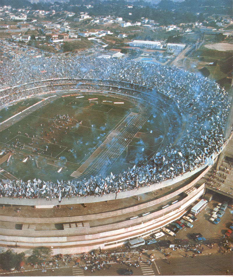 futnostalgico's tweet image. Há exatos 48 anos:

No segundo jogo da final do Campeonato Paulista de 1977, Ponte Preta 2 x 1 Corinthians, o Estádio Morumbi registrou o maior público de sua história: 146.082 presentes, com 138.032 pagantes e 8.050 menores não pagantes.

Nostálgico!