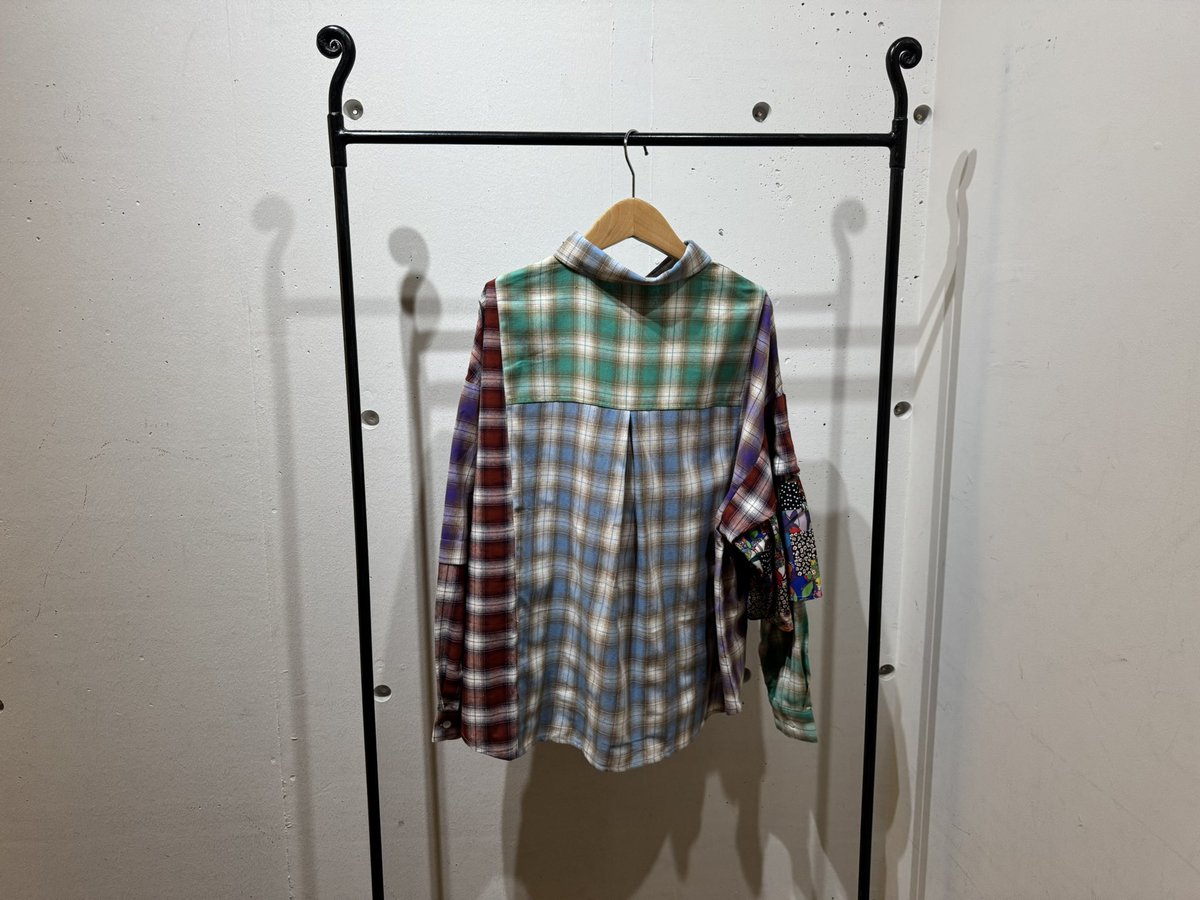 scolar スカラー 153687：チェックと総柄のアシメパッチワークシャツ