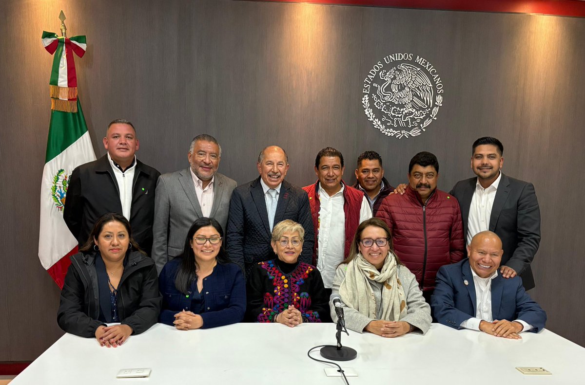 zrpci's tweet photo. Cerramos la noche con una reunión de seguimiento a todos los proyectos del #PlanIntegralOriente. Las alcaldesas y alcaldes que somos parte, junto a @A_QuinteroMX titular del @INAFEDmx y @horacioduarteo Secretario General de Gobierno del @Edomex.
#PorAmorANeza❤️ https://t.co/nBM3kJaAA7