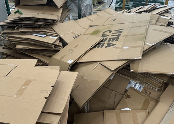 ♻️ Retail stores generate tons of cardboard waste daily.
The GREENMAX GMVB-A60 baler turns loose boxes into 450–500 kg high-density bales, saving space, cutting transport costs &amp; boosting sustainability.
Smart, green waste management made easy
#Recycling #GREENMAX #Sustainability