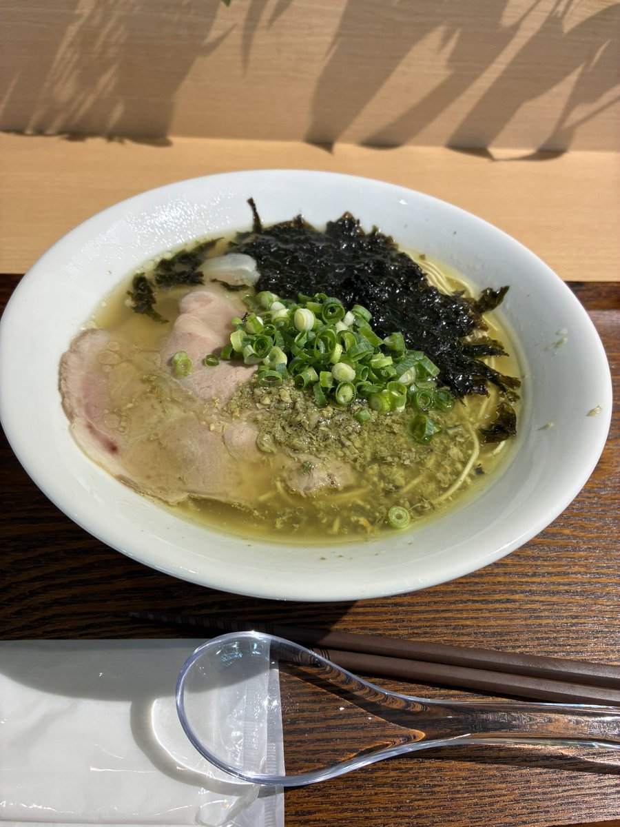 takaouogawa's tweet image. 名古屋市昭和区鶴舞のSTATION Aiにある「むかん」で牡蠣塩ラーメンを喰らう！海の香りがして美味しゅうございました！
#鶴舞公園　#百名店