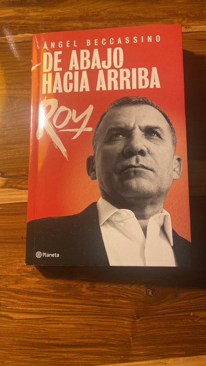Acaba de entrar en la carrera electoral el ex senador Roy Barreras con el lanzamiento de este libro, escrito por el publicista y estratega Ángel Beccasino.

Sí ayer los candidatos eran 100 hoy son 101.