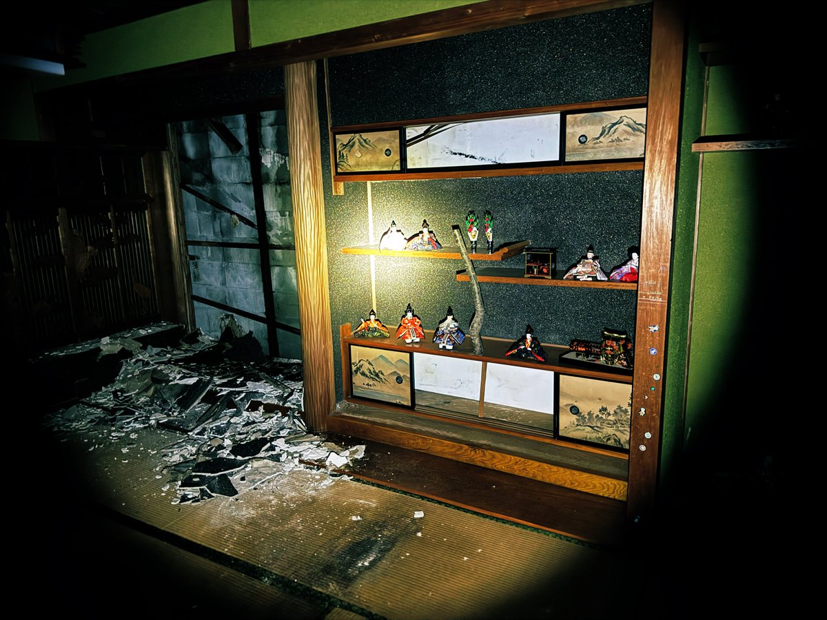 ikai_watari's tweet photo. 滞在してみませんか？

※何があっても自己責任のお約束が出来る方のみ
※口外しないでください
※場所の特定や場所の口外はしないでください

https://t.co/lB7zH3aoFF

 #心霊  #狂う家  #廃墟  #心霊スポット  #変な家 https://t.co/p7AbVNoupN