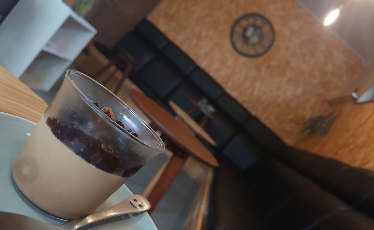 栃木県は那須、
Cafe Rucy (カフェルーシー)さん

古巣の先輩に、
古巣のお菓子をお土産に持っていき、
古巣の珈琲をいただく

プリンもゼリーもミルクも
美味しかったです